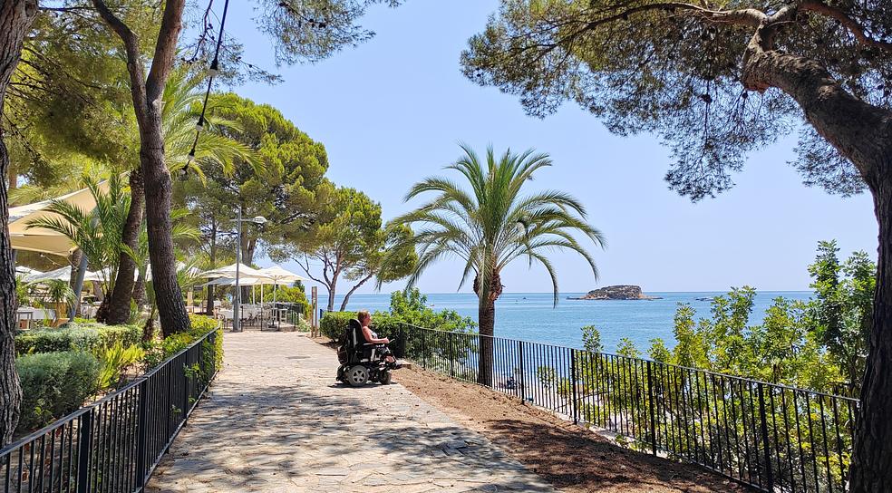 Esteettömästi matkaan by Esteetön matka by Sanna Kalmari